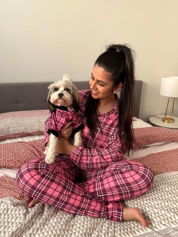 https://www.doggieo.com.au/cdn/shop/products/MatchingDogandOwnerPyjamas_600x.jpg?v=1634879253